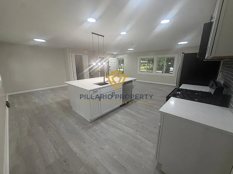 2706 Lakewood Dr N — Photo 4