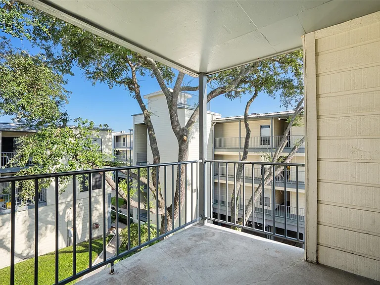 4001 Nasa Pkwy #213 — Photo 3