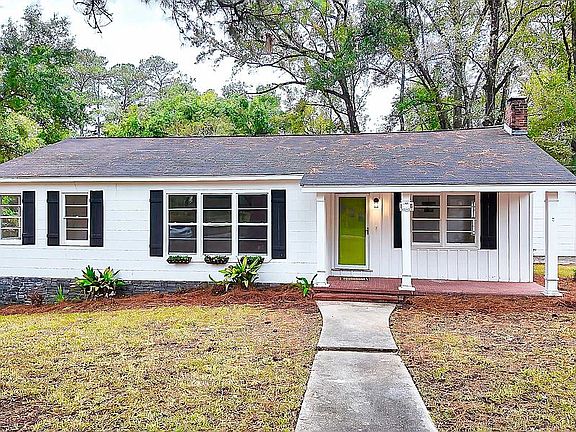 2nd image of 415 Edgewood Cir