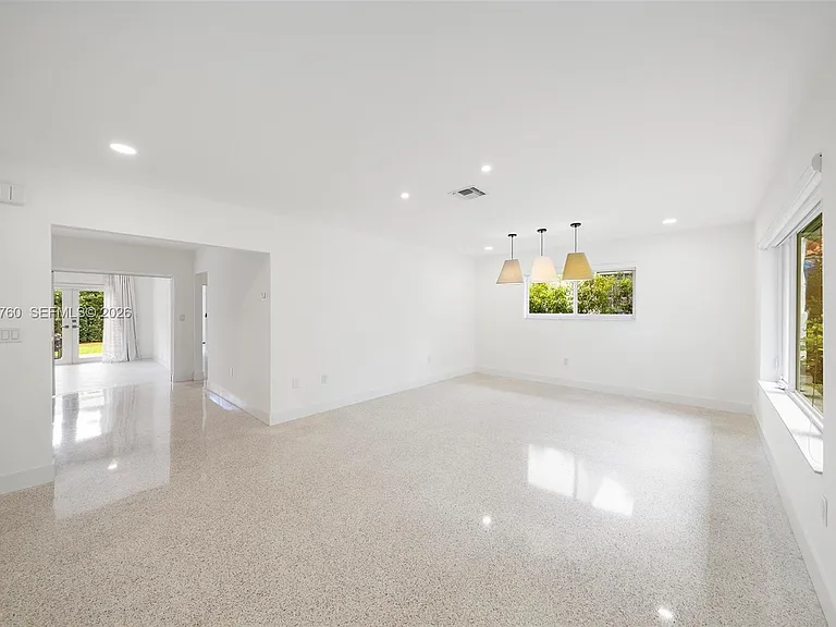 415 Navarre Ave — Photo 3
