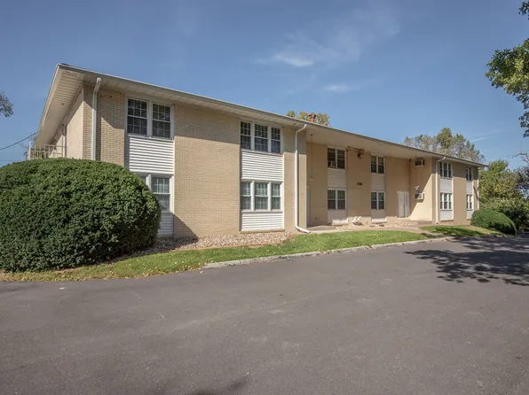 Eastridge Villa Apartments, 1016 Lincoln Rd APT 11, Bettendorf, IA 52722