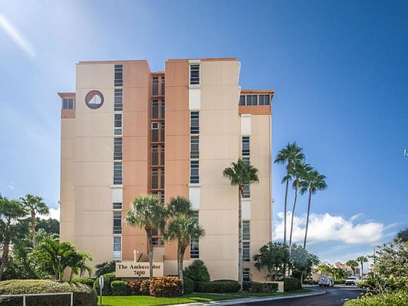 3rd image of 7400 Sun Island Dr #212