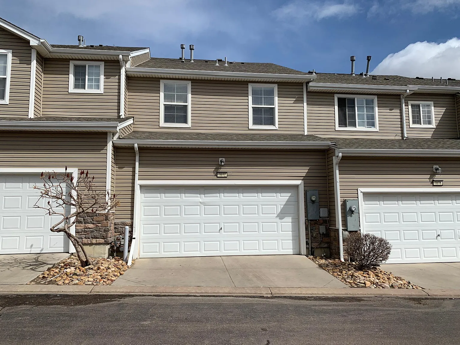 3 bed, 2.5 bath, 1486 sqft, $1,995 — Photo 2