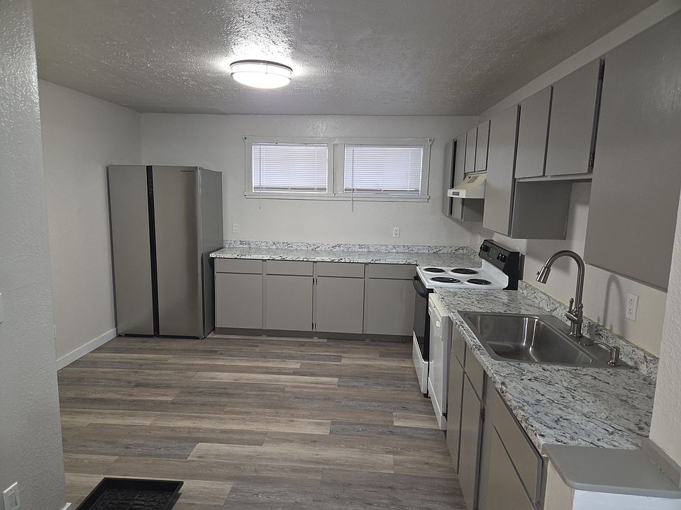 Kitchen w/open floor plan