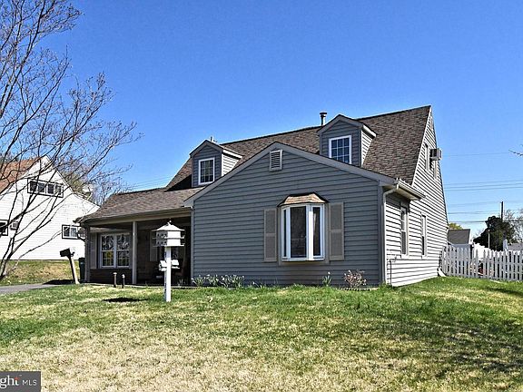 3rd image of 127 Hedge Rd