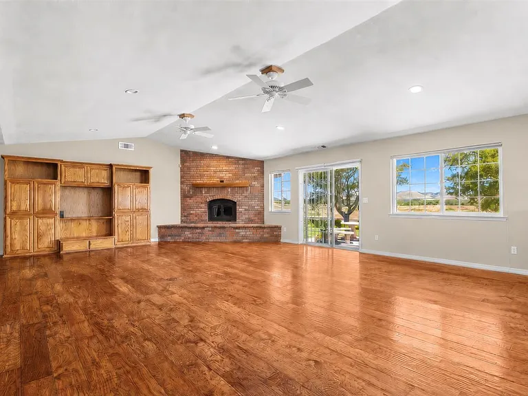 688 Willow Rd — Photo 30
