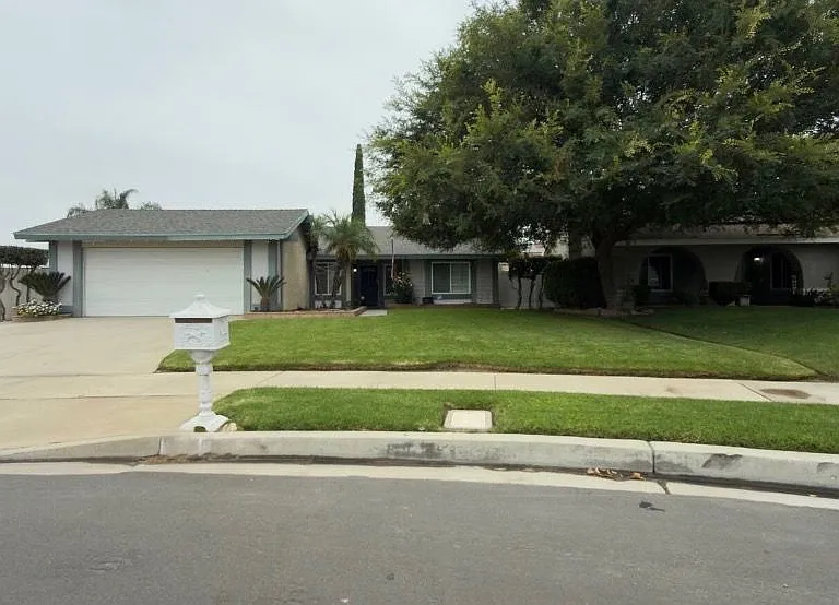 2509 E Canterbury Trl — Photo 1