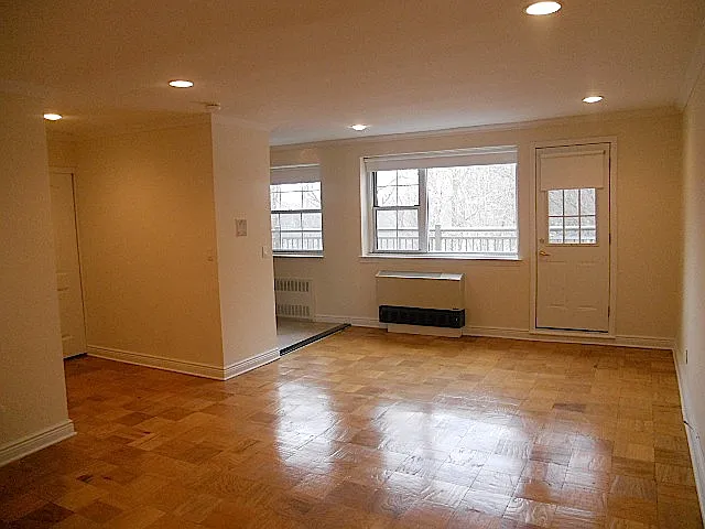Edwards St, Roslyn Heights — Photo 4
