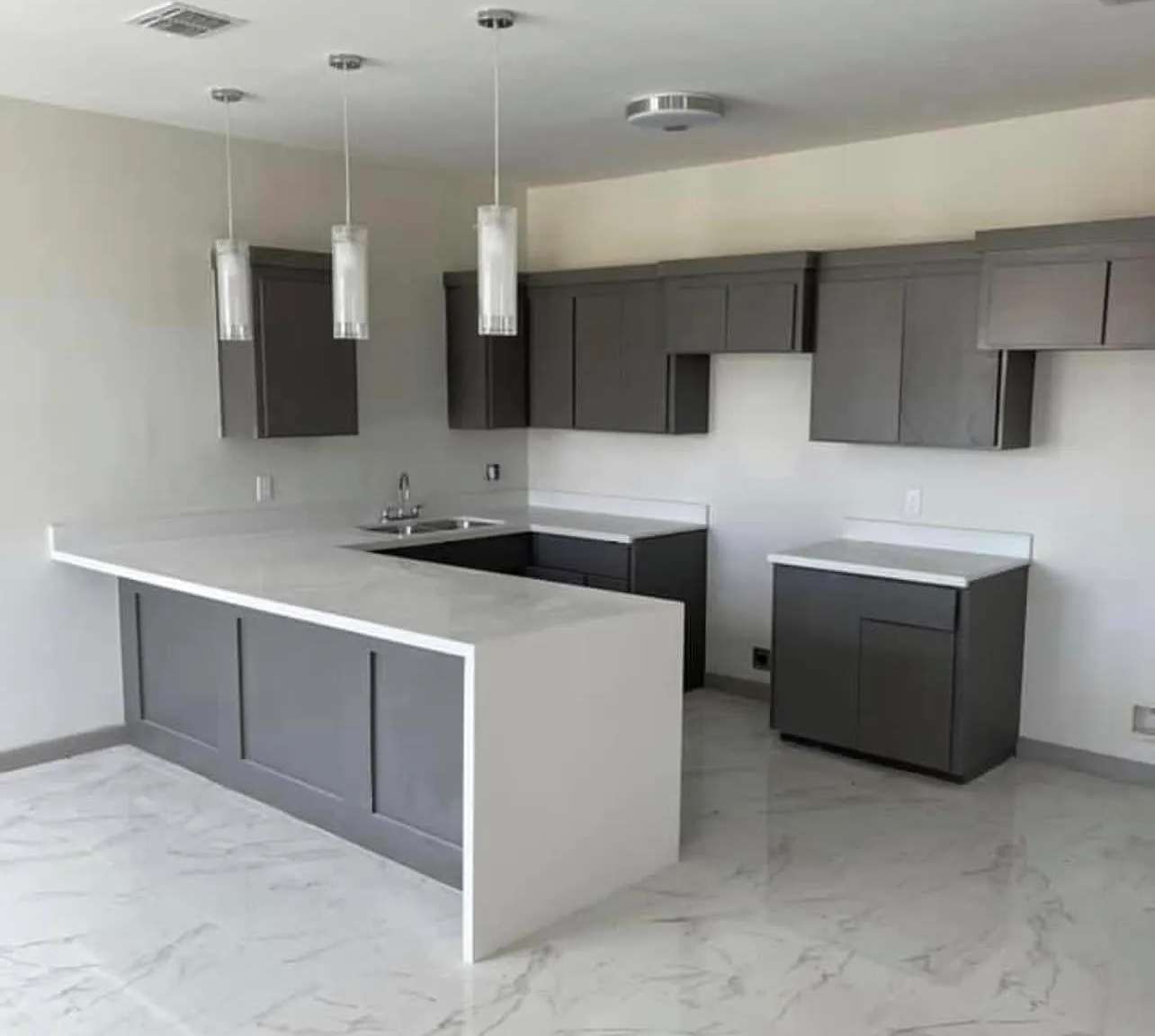 3 bed, 1347 sqft, $1,350 — Photo 2