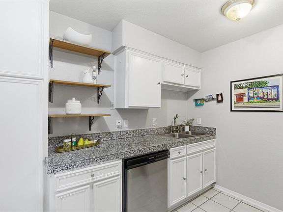 4th image of 2021 Bluebonnet Ln Unit 104