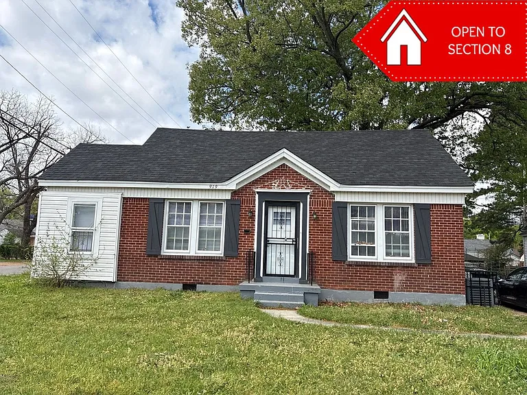 919 Barbara Dr — Photo 1