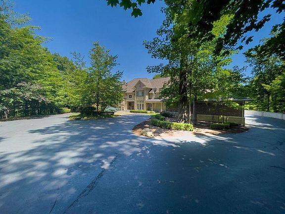 3rd image of 1988 Woodlands Pl