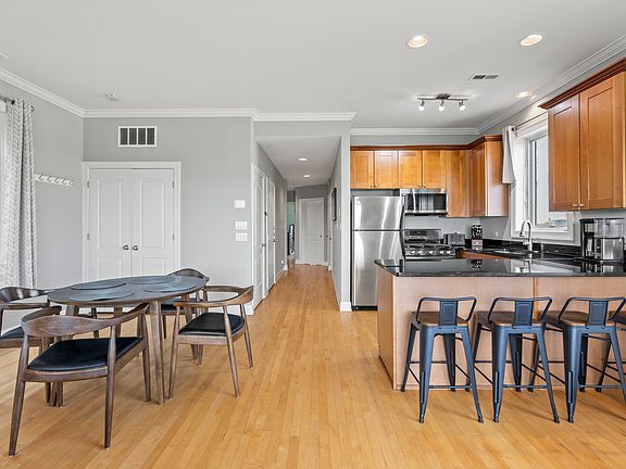 5th image of 2521 W Congress Pkwy APT 4