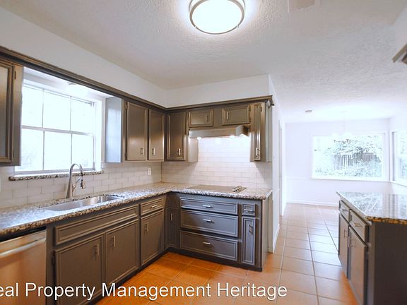 4th image of 2115 Pine River Dr