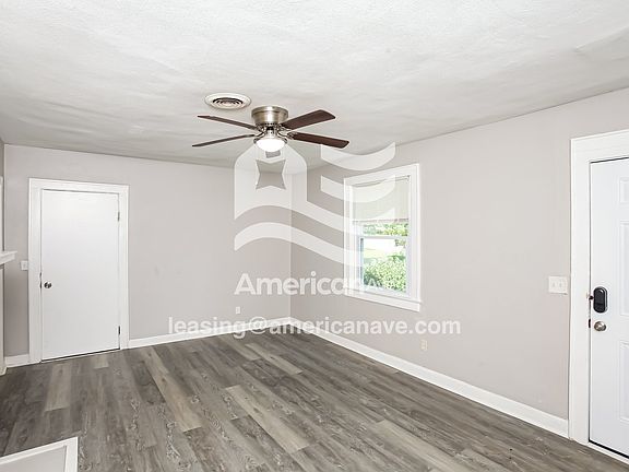 967536_003_living_room_12868506.jpg