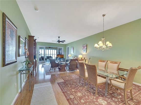 3rd image of 25 Harbour Isle Dr W Unit 303