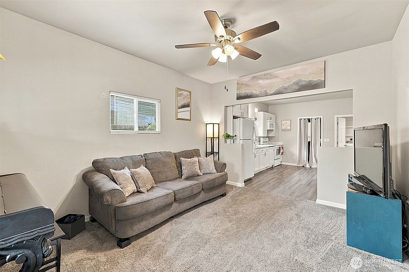 4th image of 303 G Street SE