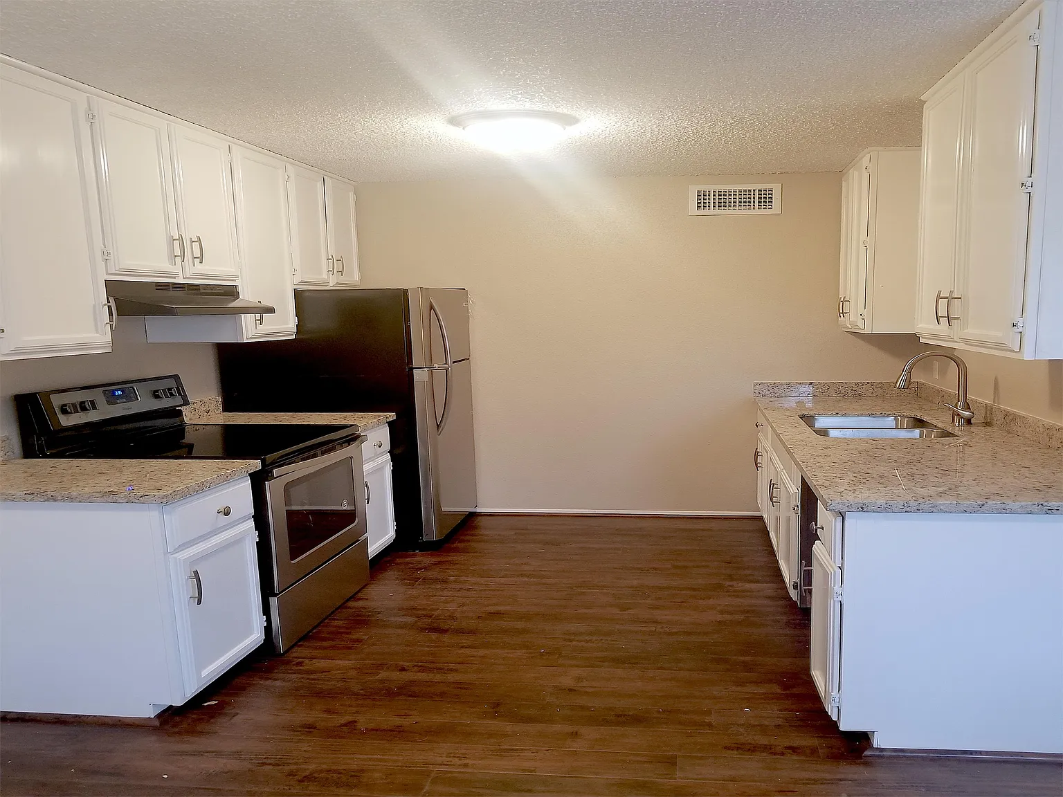 N. Houston Ave - 1006 - Unit 4 — Photo 2