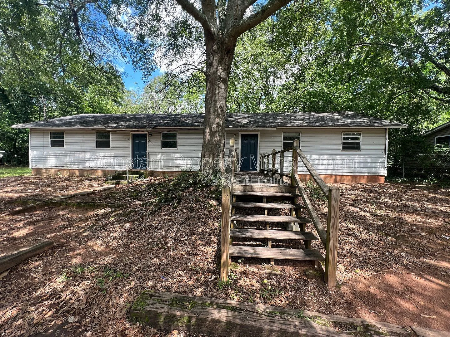 3 bed, 1.0 bath, 1100 sqft, $995 — Photo 1
