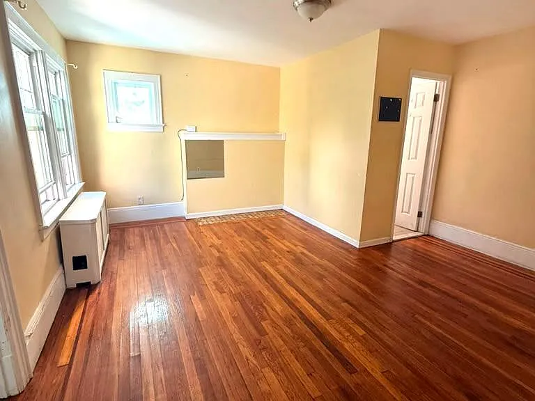 8 Herman Ave — Photo 9