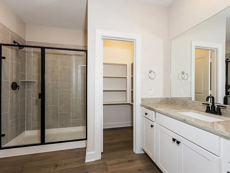 329 Magnolia Blvd — Photo 12