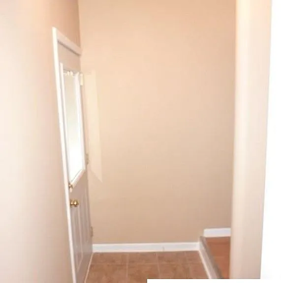 10909 Leavenworth St — Photo 9