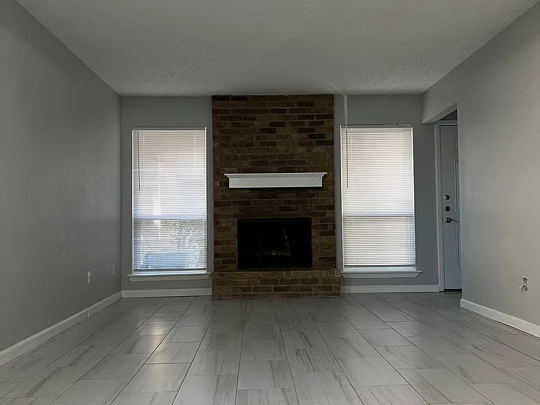 711 Harbour Town Dr — Photo 4