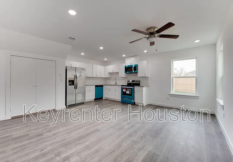 8126 Sterlingshire St #B — Photo 3