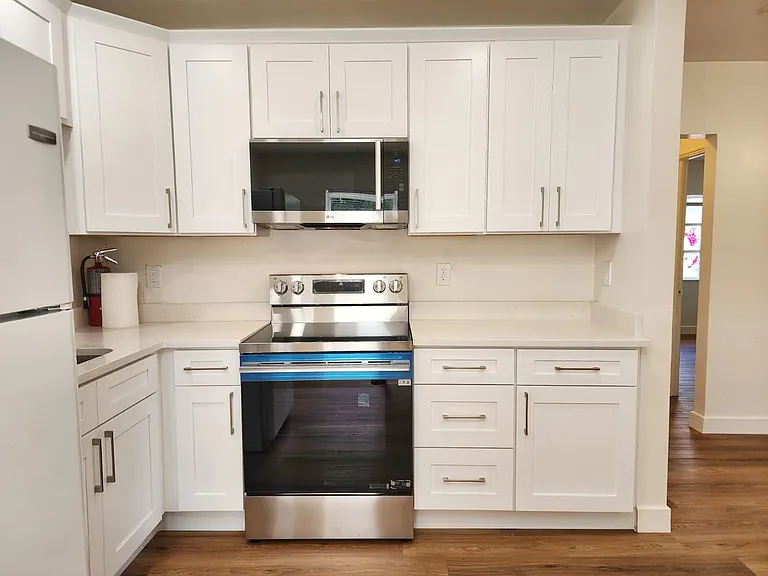 617 NE 8th Ave — Photo 4