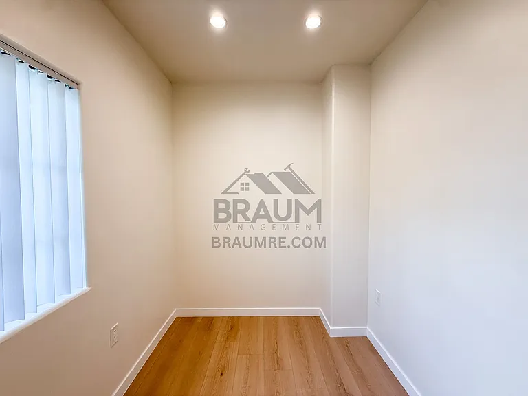1423 Franklin St — Photo 16