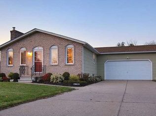 19 Queens Dr, Grand Island, NY 14072