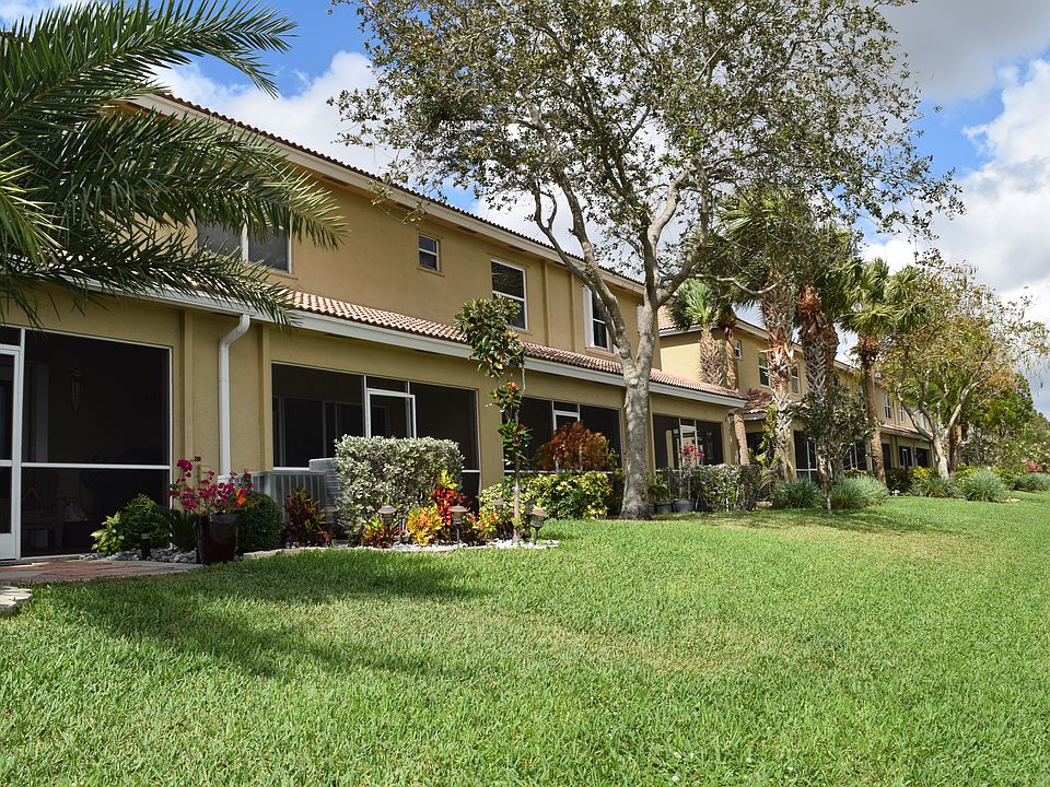 1st image of 305 SW 120th Ave #305
