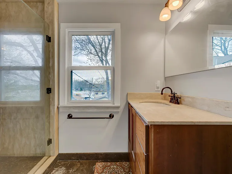 712 Main St NE — Photo 15