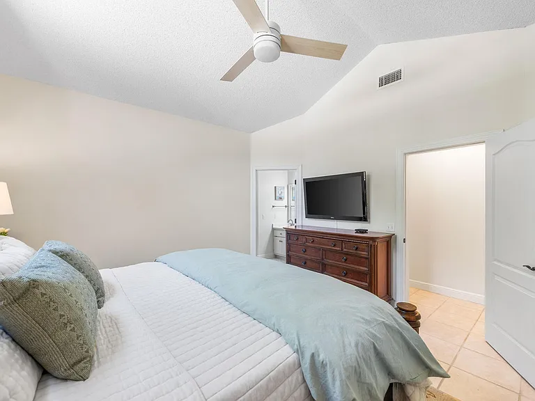 220 Seabreeze Cir — Photo 14