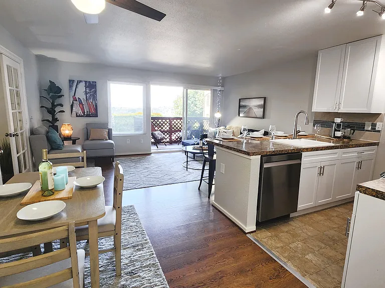 Hawaiian Apartments — Photo 26