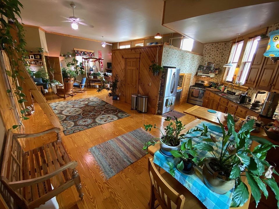 1st image of 818 Como Ave