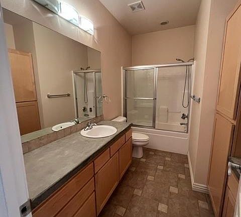 3rd image of 2556 S College Dr