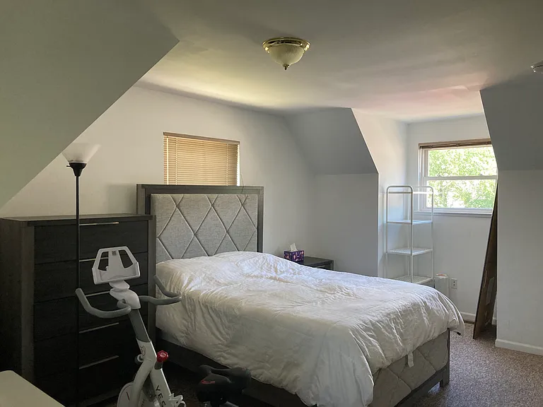 Interesting bedroom.