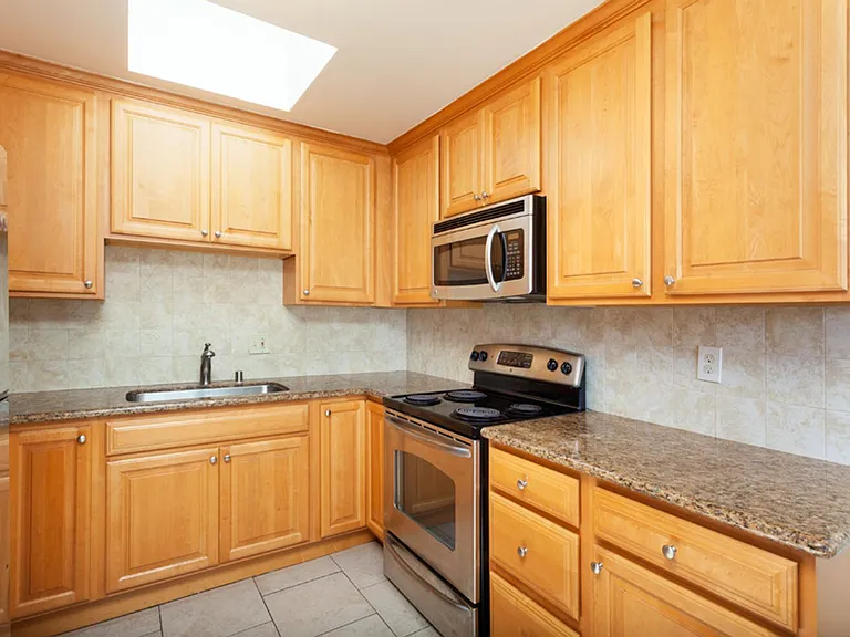 2266 Washington St #341R — Photo 3