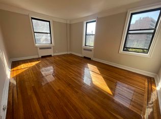 20-32 19th St #3B, Astoria, NY 11105