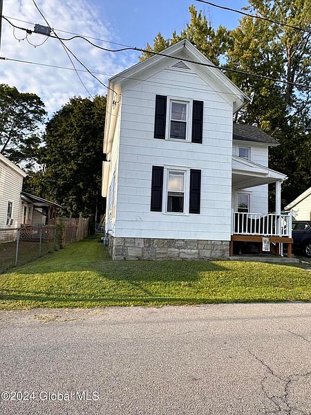 3rd image of 28 River Street