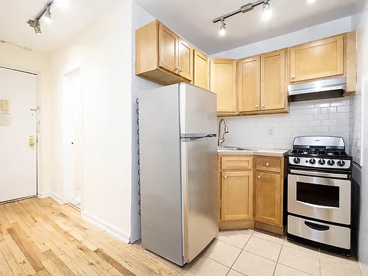 Rented by City Connections Realty | media 19