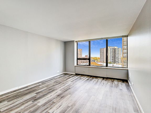 5th image of 3930 N Pine Grove Ave APT 1113