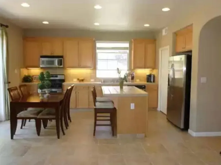 2680 Basswood Dr — Photo 2