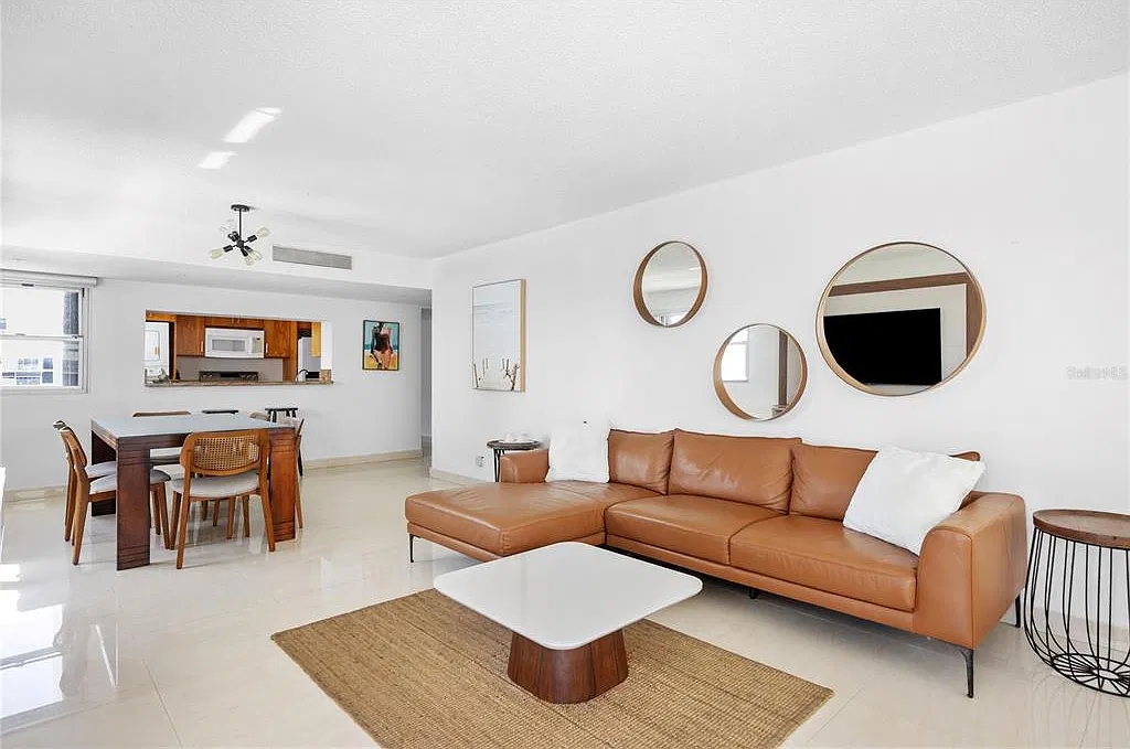 2 bed, 2.0 bath, 1200 sqft, $4,000 — Photo 4