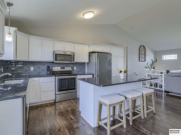 4th image of 1008 Birchwood Dr