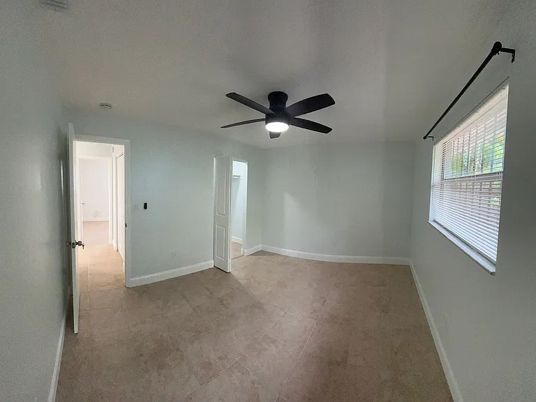 520 46th St #522 — Photo 9