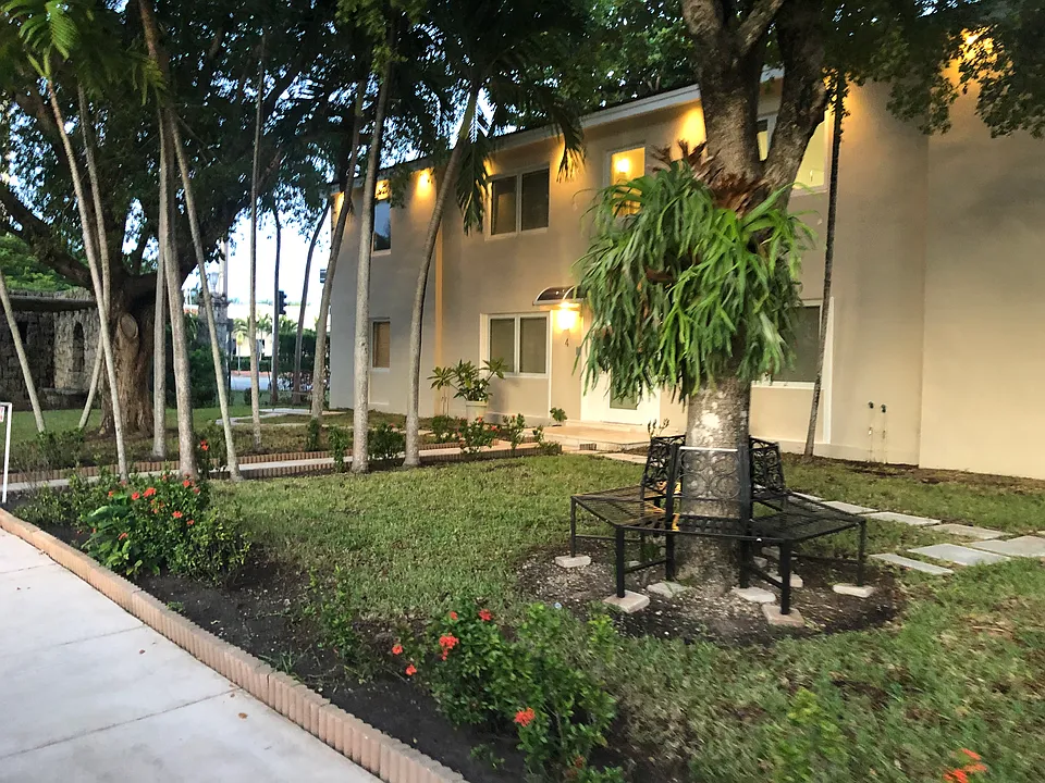 4 Alhambra Cir #3