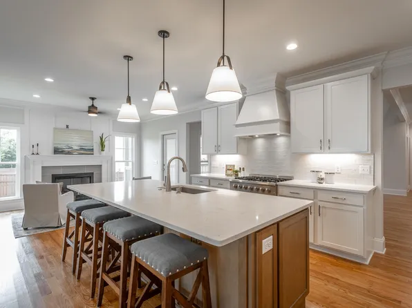 2212 Peterson Dr, Chattanooga, TN 37421