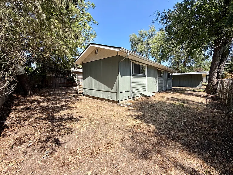 911 NE Newton Creek Dr — Photo 24